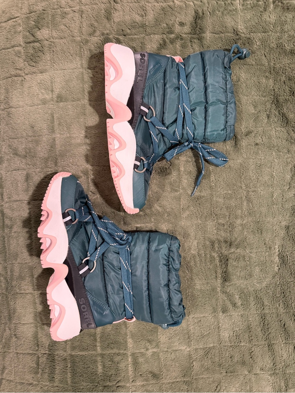 Sorel Women’s Teal and Pink Snow Boots Size 6